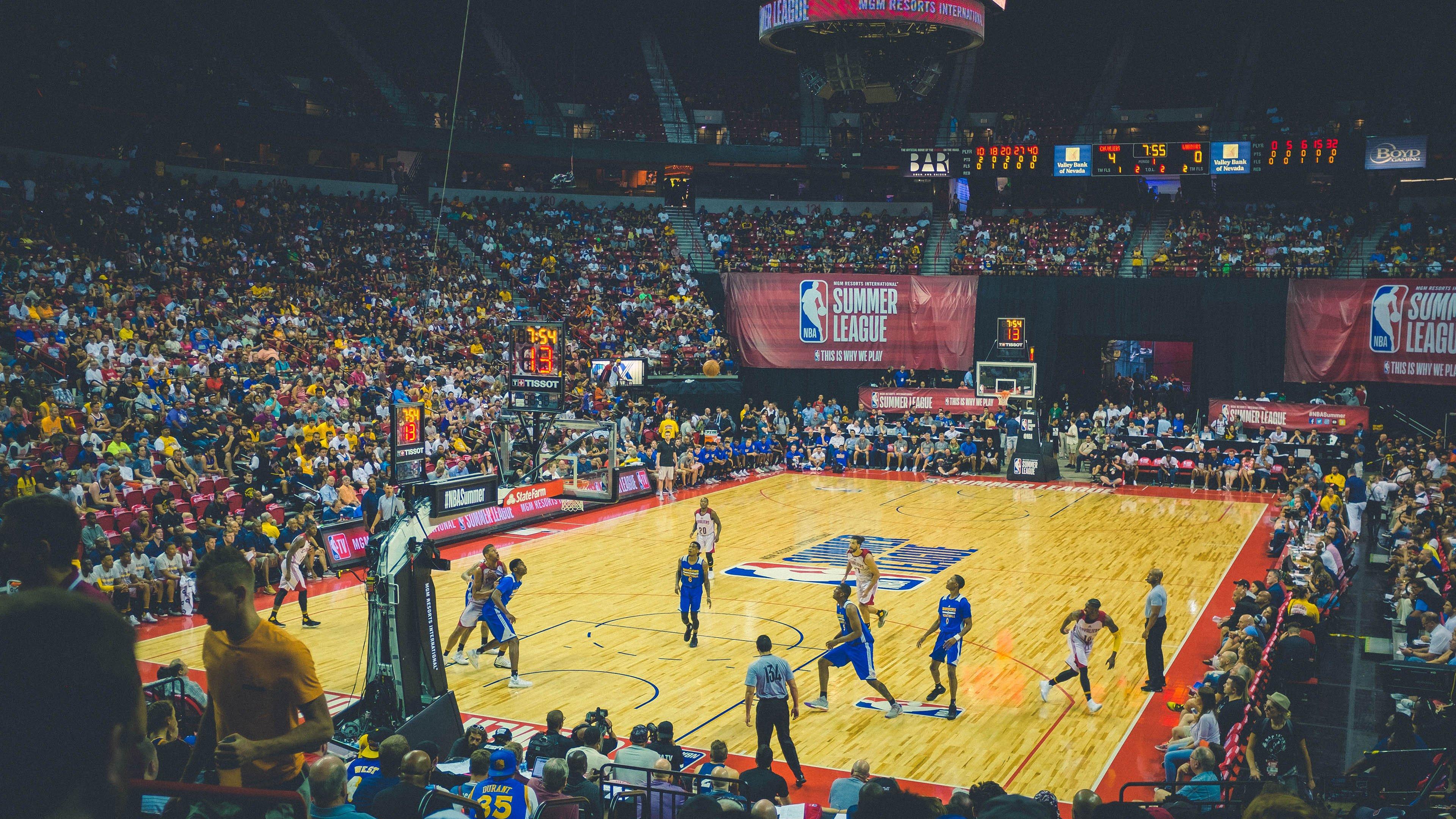 雷霆8人得分上双狂胜掘金 系列赛扳成1-1平