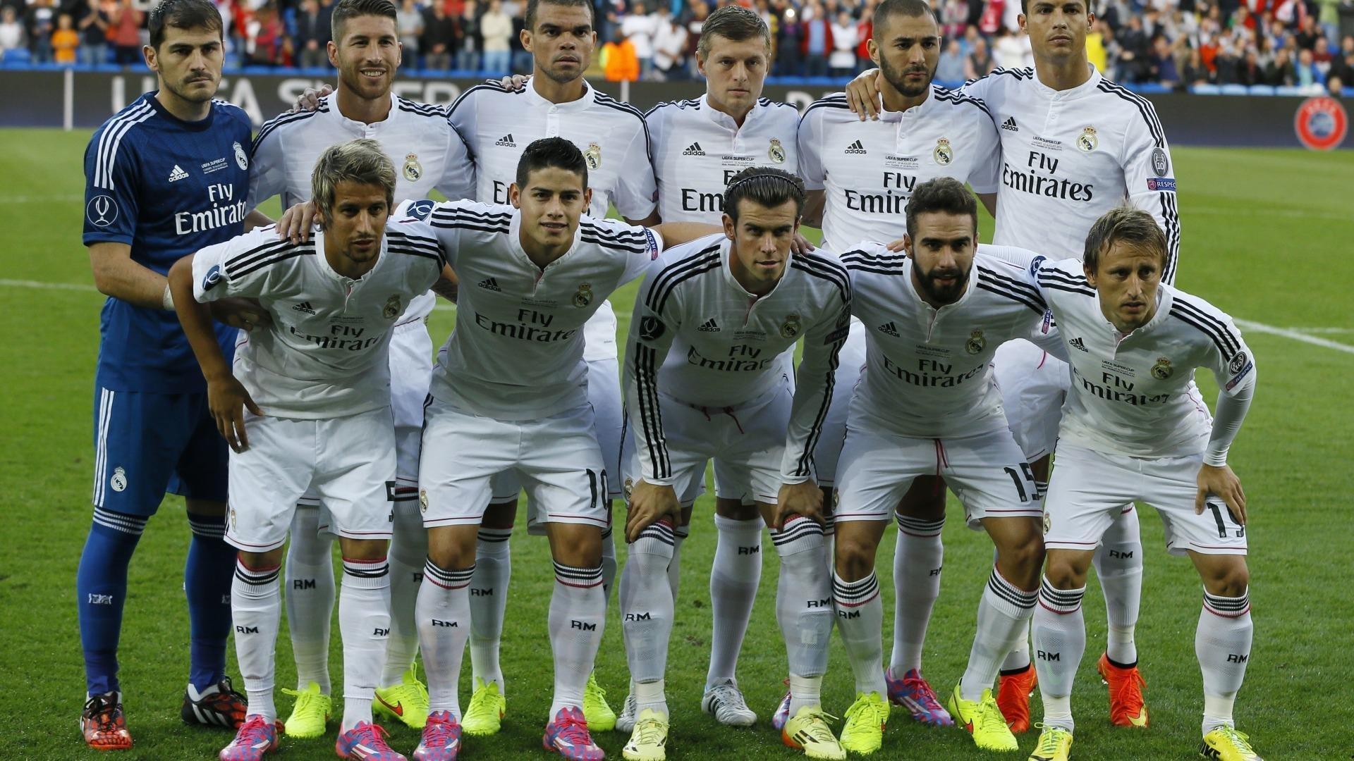 苦等33年圆梦！数万球迷冲进球场庆祝，首位意甲夺冠的韩国人诞生