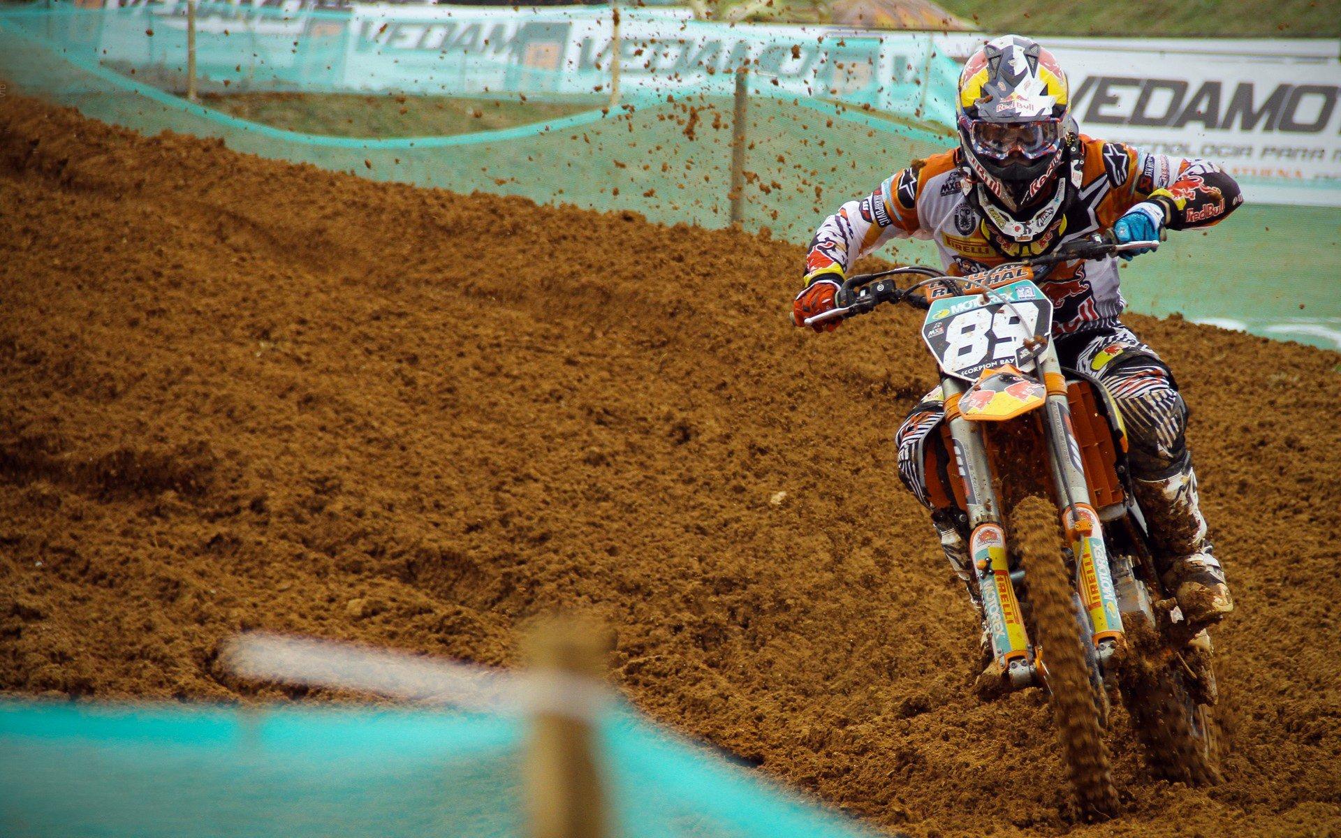 勒沃库森发布新赛季客场球衣，蓝色深邃设计，十字交织彰显团结精神